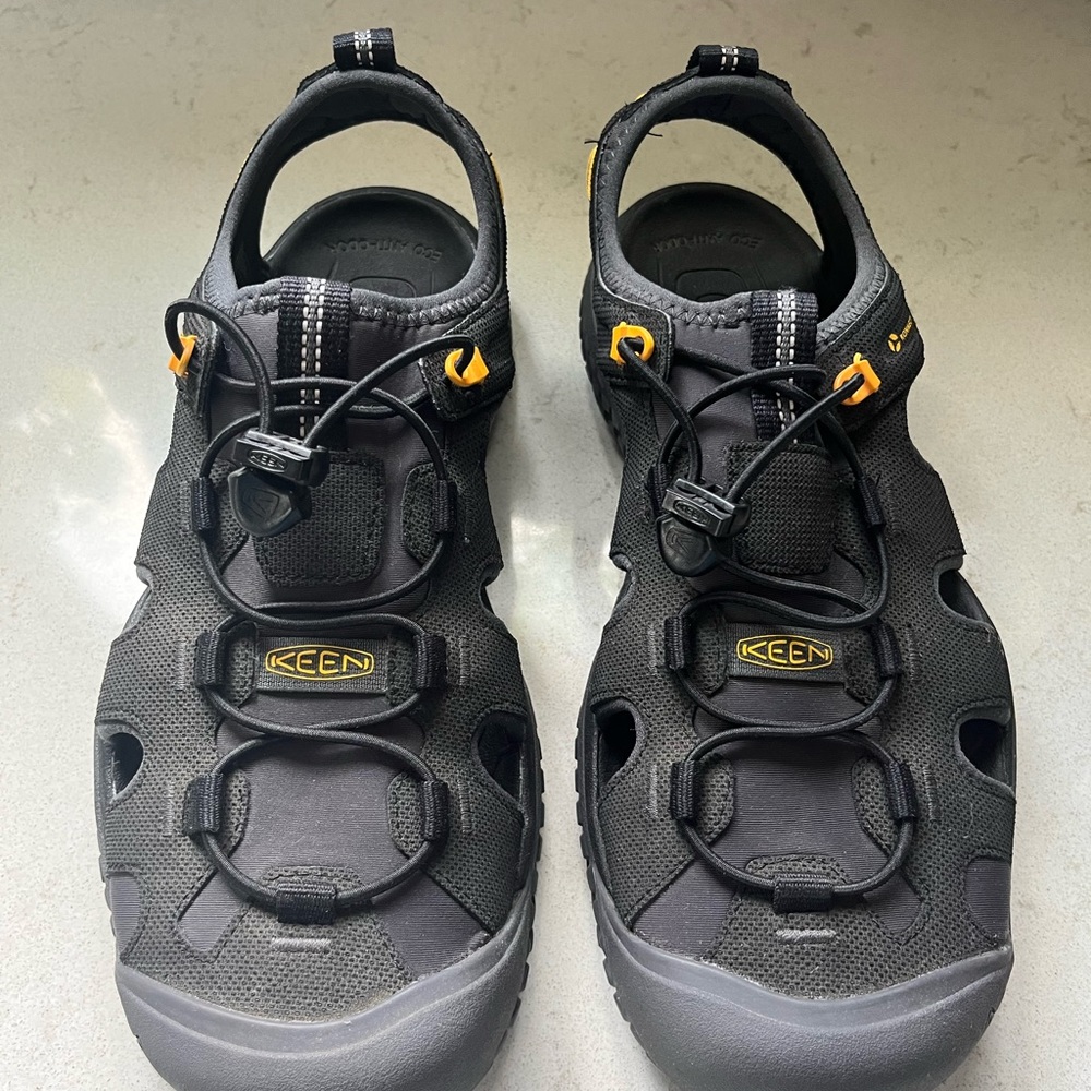 Men’s size 10 keen brand SOLR water shoe. Worn once, in perfect condition